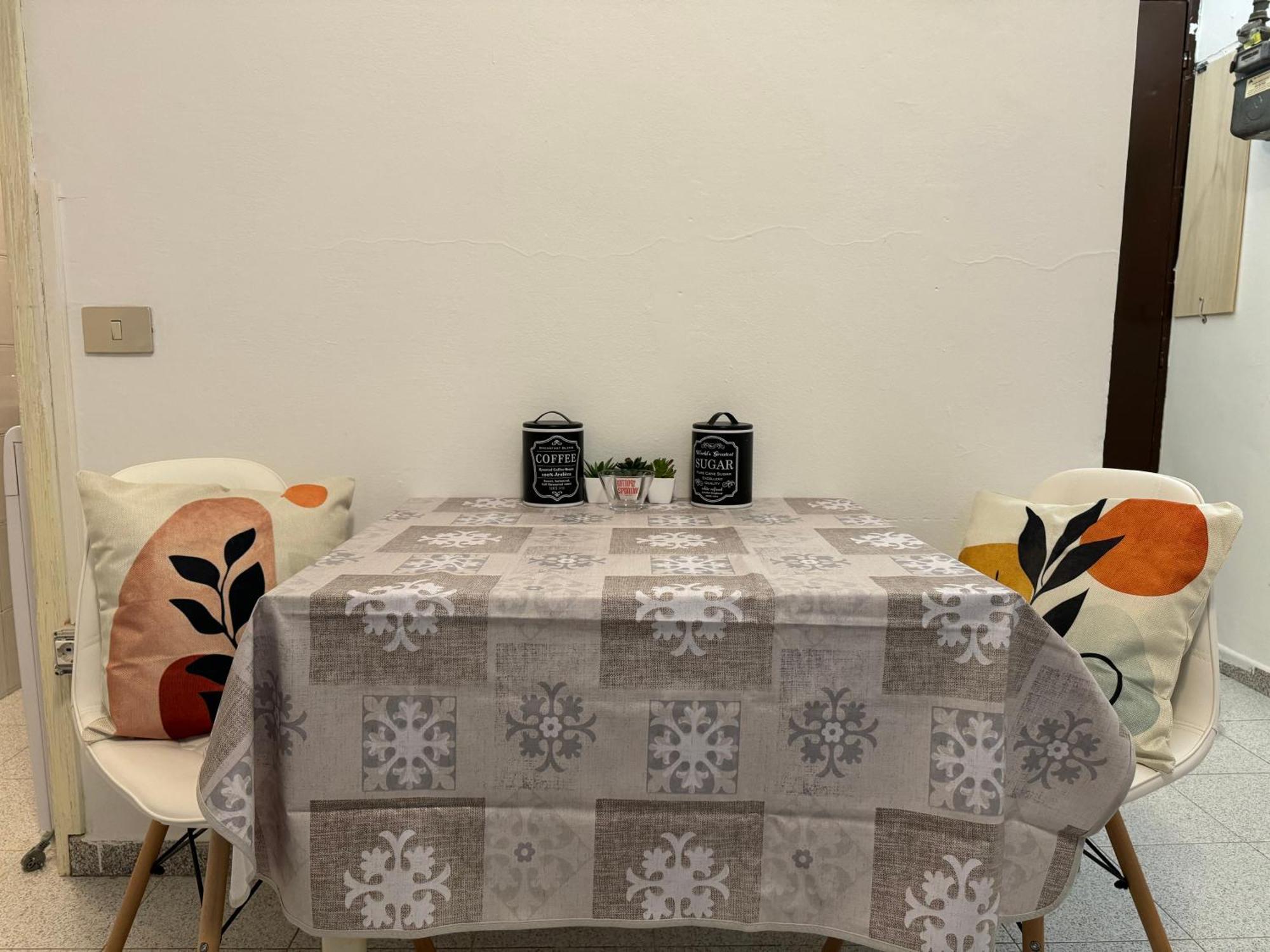 Cozy Tiny Apartment In ميلان المظهر الخارجي الصورة